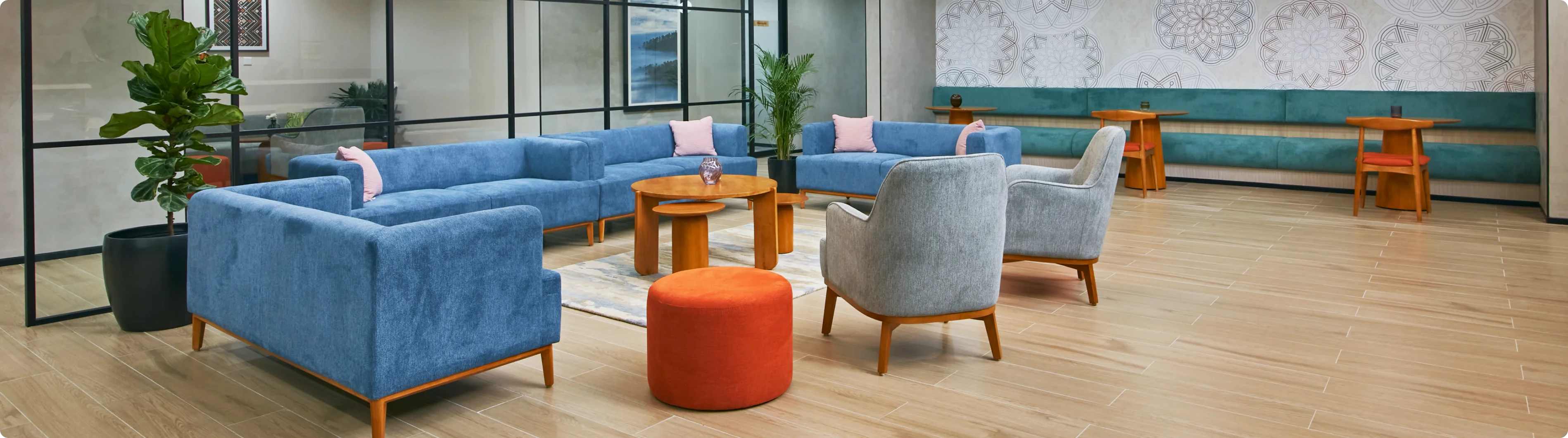 Ready-to-move-in Table Space suite lounge in a prime business district